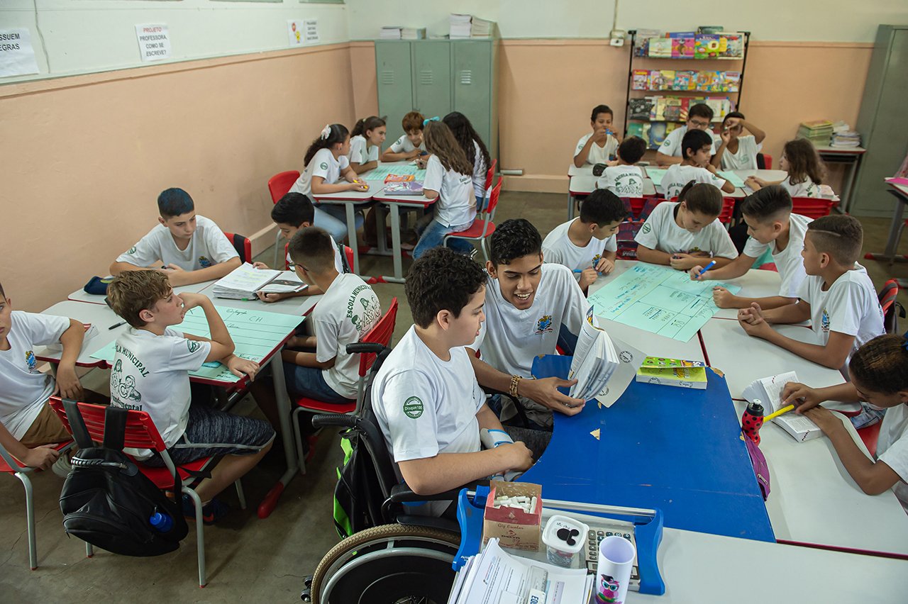 Alunos de Priscila de Medeiros durante aula de Ortografia na EM Dona Miloca, em Rancharia (SP)