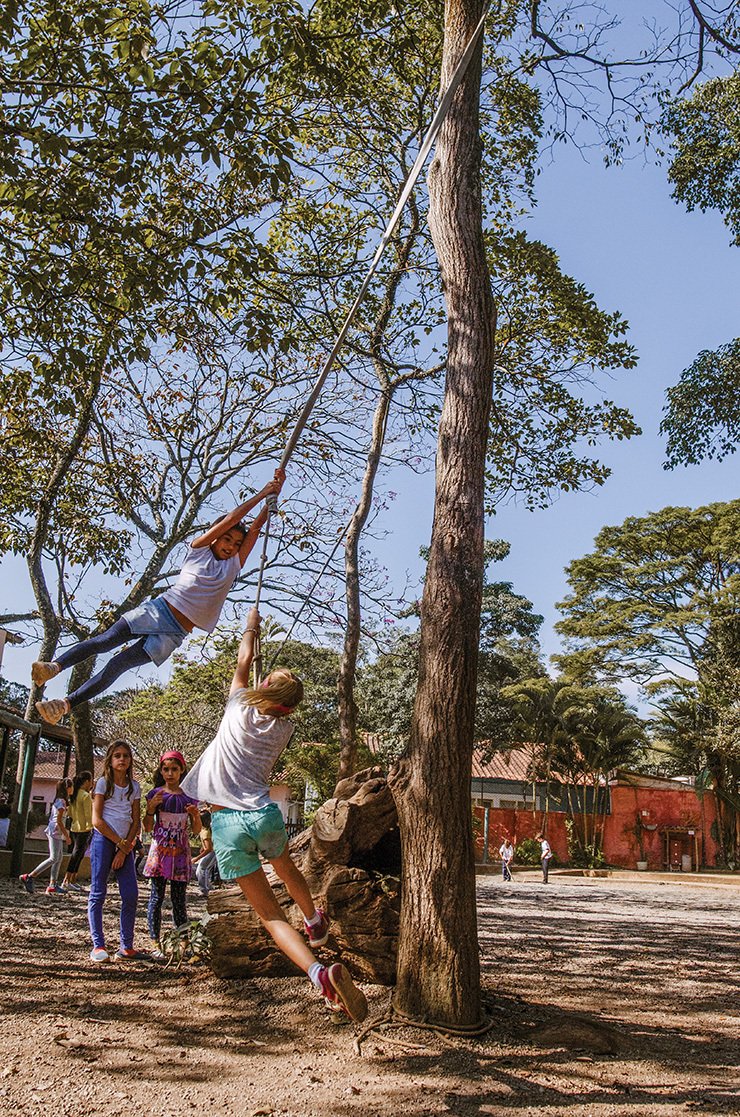 Nas fotos detalhes do dia a dia da Escola Waldorf Rudolf Steiner, em São Paulo. Nela, correr, pular, brincar e fantasiar são prioridades para as crianças. Incentivam-se os trabalhos manuais, o contato com a natureza e o estímulo à criatividade. O uso da tecnologia só acontece a partir do Ensino Médio. Crédito: Tuane Fernandes