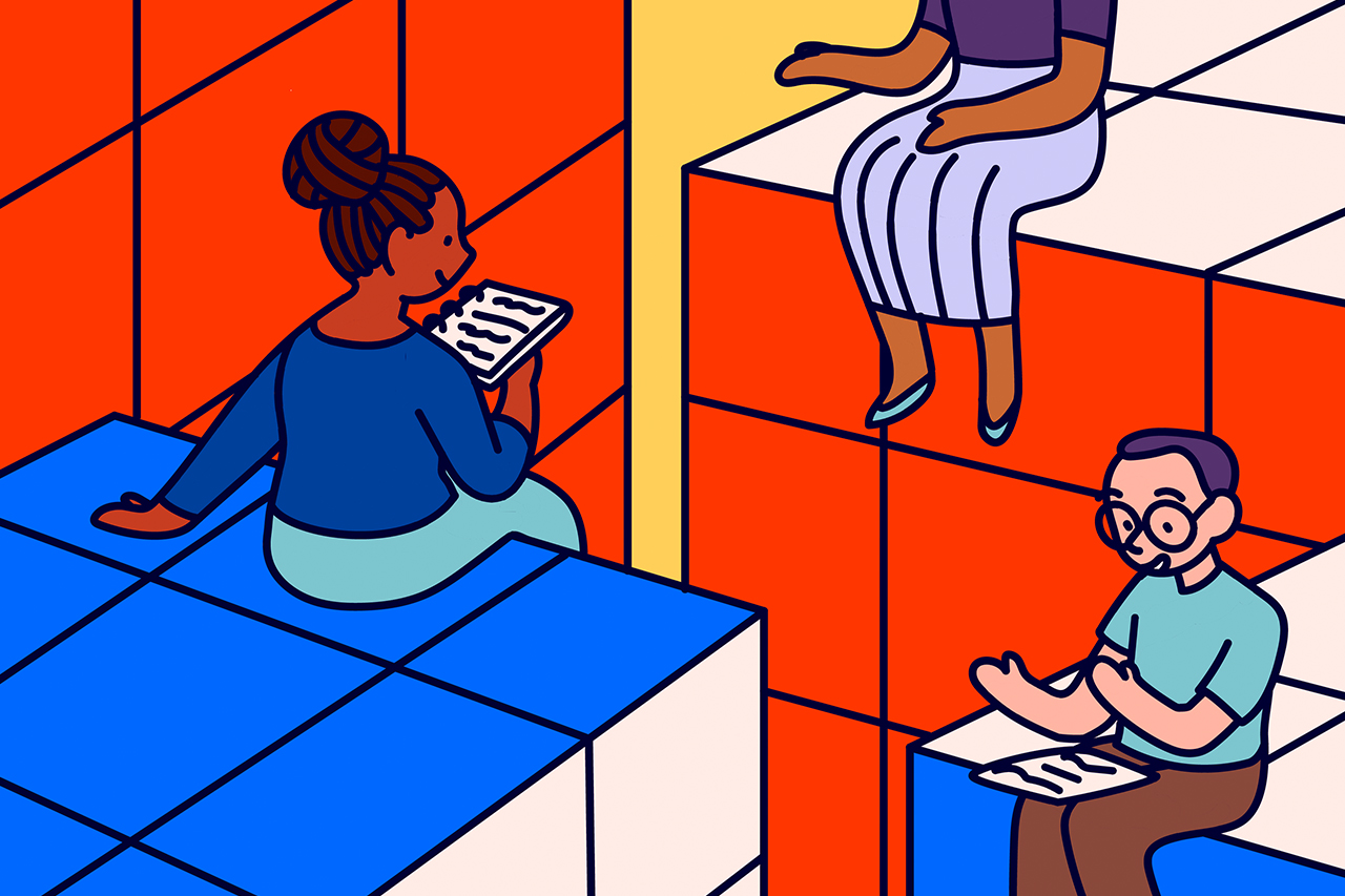 Ilustra&ccedil;&atilde;o abstrata de professores e gestores sentados, sobre cubos m&aacute;gicos gigantes, conversando sobre o processo para organizar um conselho de classe.