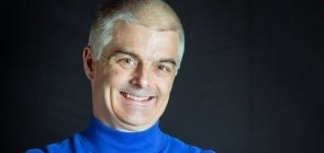 Jon Bergmann: “Não sei como é possível sair-se bem em uma pandemia sem sala de aula invertida”