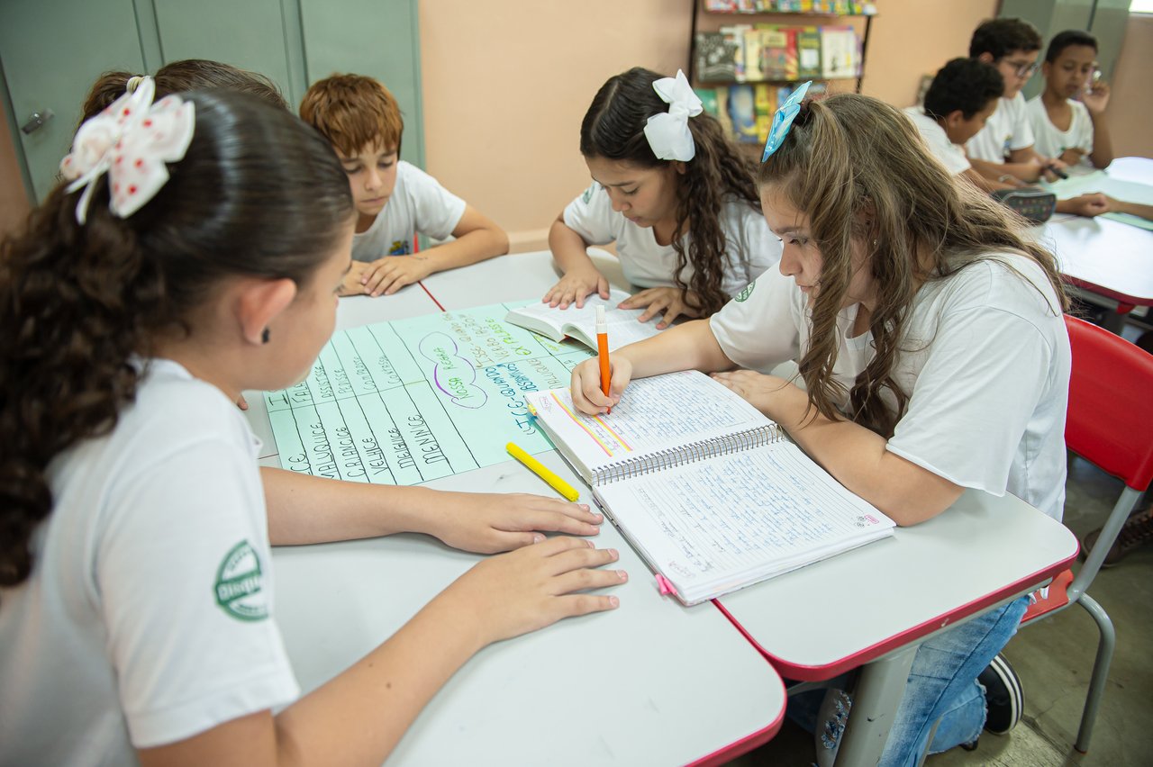 Os alunos de Priscila de Medeiros na aula de ortografia da EM Dona Miloca, em Rancharia (SP)