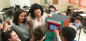 Edição 318 - ORÇAMENTO Valor da cesta básica e gastos da família são explorados por Carla com a turma do 5º ano 