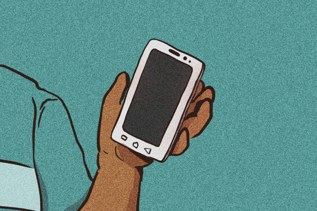 Ilustra&ccedil;&atilde;o de celular sendo segurado por crian&ccedil;a sobre fundo s&oacute;lido verde.