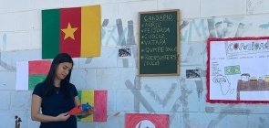 Professora Suzi Dornelas leva as brincadeiras de países da África para a sala e para a quadra
