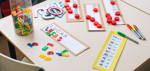 Modelos de jogos, cantigas e crachás para as atividades de nome próprio