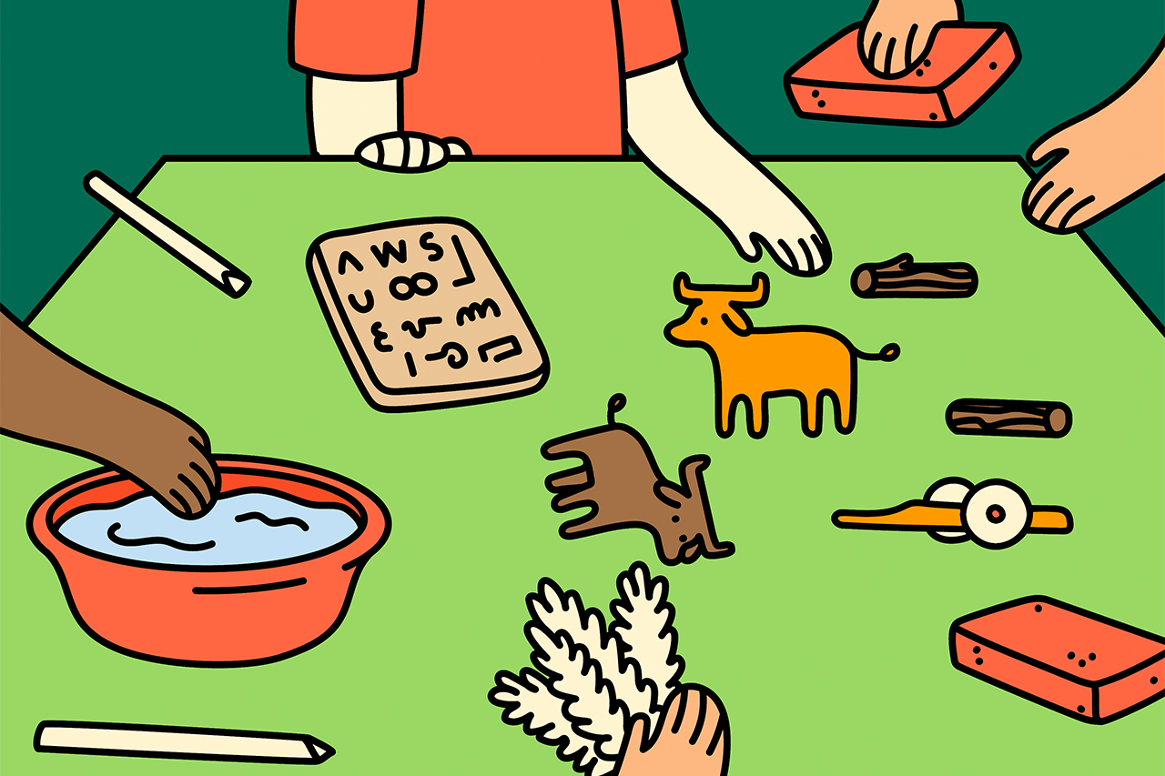 Ilustra&ccedil;&atilde;o de objetos e escritas que remetem ao alfabeto fen&iacute;cio.