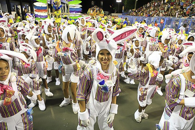 Desfile da escola de samba mirim Tijuquinha do Borel em 2015