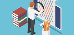 Uma ilustração de um homem segurando uma lupa ao lado de livros e canetas de seu tamanho. O homem está diante de uma grande folha de papel.