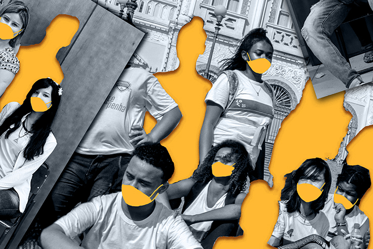 Fotomontagem de alunos do fundamental dois, usando m&aacute;scaras em frente &agrave; escola.