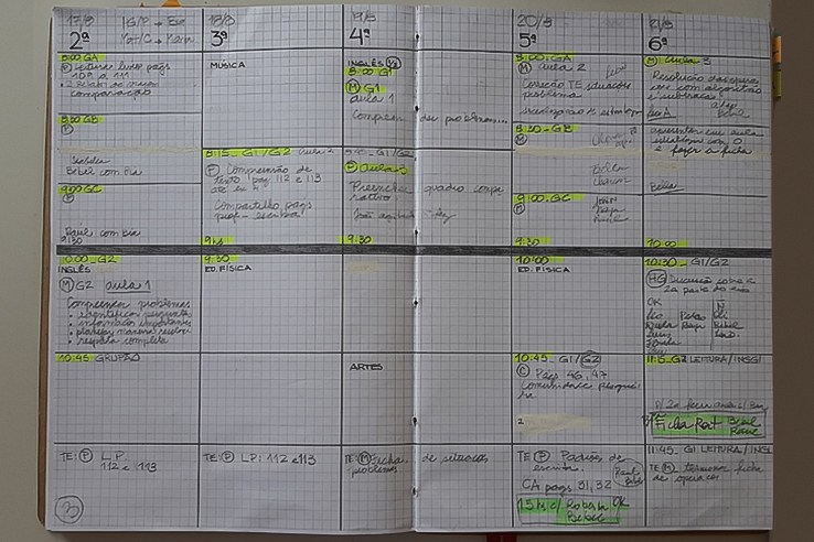 Caderno adaptado pela professora Marta Lacoma para uso como planner.
