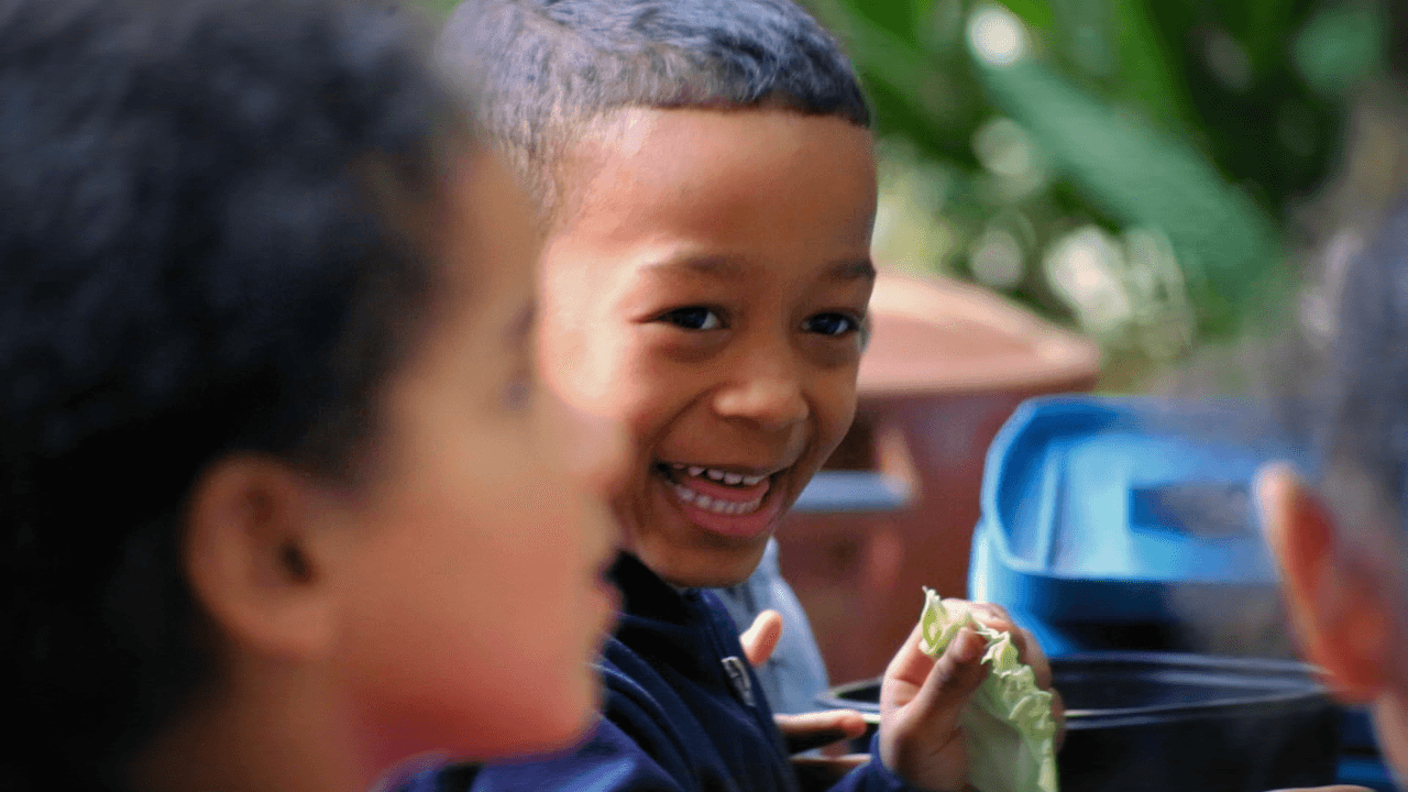 Gabriella de Albuquerque Rodrigues Palma e Tamiris Ribeiro Caminato, na EMEI Tide Set&uacute;bal, em S&atilde;o Paulo