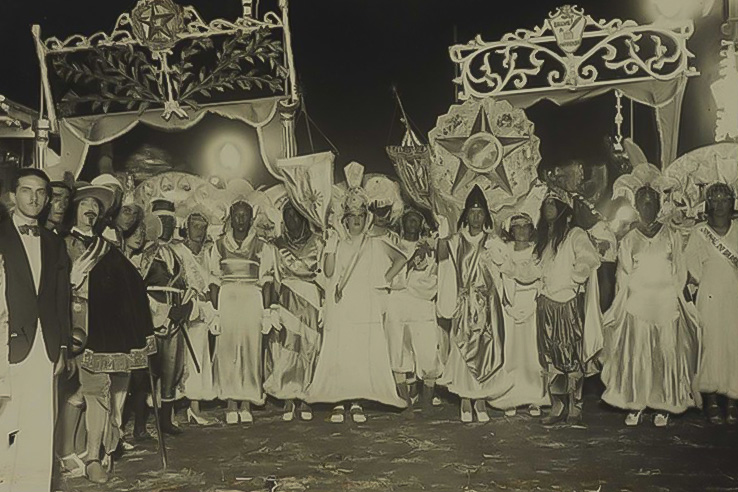 A Deixa Falar foi a primeira escola de samba a ser criada, em 12 de agosto de 1928, no bairro do Est&aacute;cio, no Rio de Janeiro.
