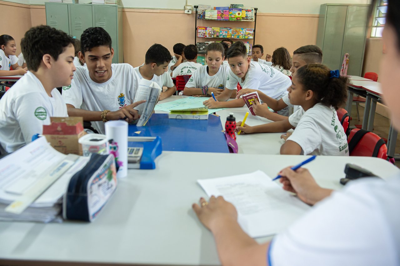 Os alunos de Priscila de Medeiros na aula de ortografia da EM Dona Miloca, em Rancharia (SP)