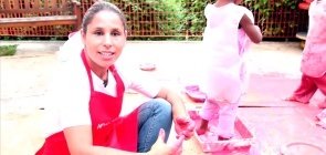 Mão na massa: duas receitas para fazer melecas caseiras com as crianças