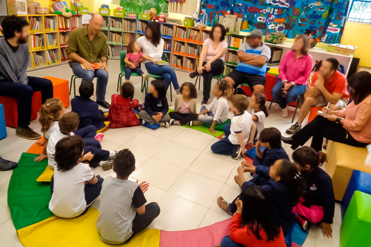 Conselho Mirim na EMEI Dona Leopoldina, em S&atilde;o Paulo (SP), discute coletivamente atividades, espa&ccedil;os e tempos da escola.