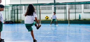 Meninas participam menos da Educação Física, mas mediação docente vira o jogo