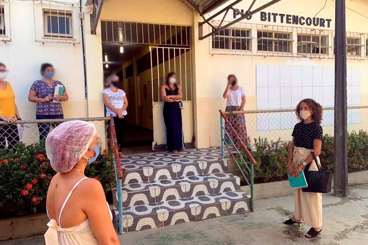 Para a diretora do CMEI Pio Bittencourt, Consuelo Almeida, nada se compara &agrave; emo&ccedil;&atilde;o de voltar ao ambiente f&iacute;sico da escola e reencontrar os colegas de equipe.