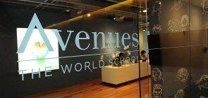 Entrada de escritório da Avenues em São Paulo