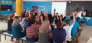 Foto de reunião na EMEB Profª Adolfina J. M. Diefenthäler