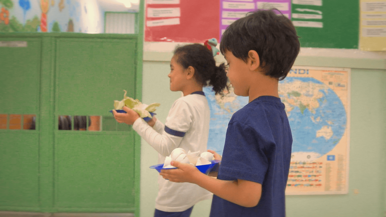 Gabriella de Albuquerque Rodrigues Palma e Tamiris Ribeiro Caminato, na EMEI Tide Set&uacute;bal, em S&atilde;o Paulo