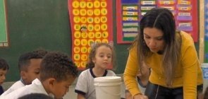 VÍDEO: Com a mão na terra, as crianças salvaram a lavoura