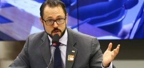 O presidente do Inep, Elmer Vicenzi, fala a parlamentares da Comissão de Educação da Câmara dos Deputados