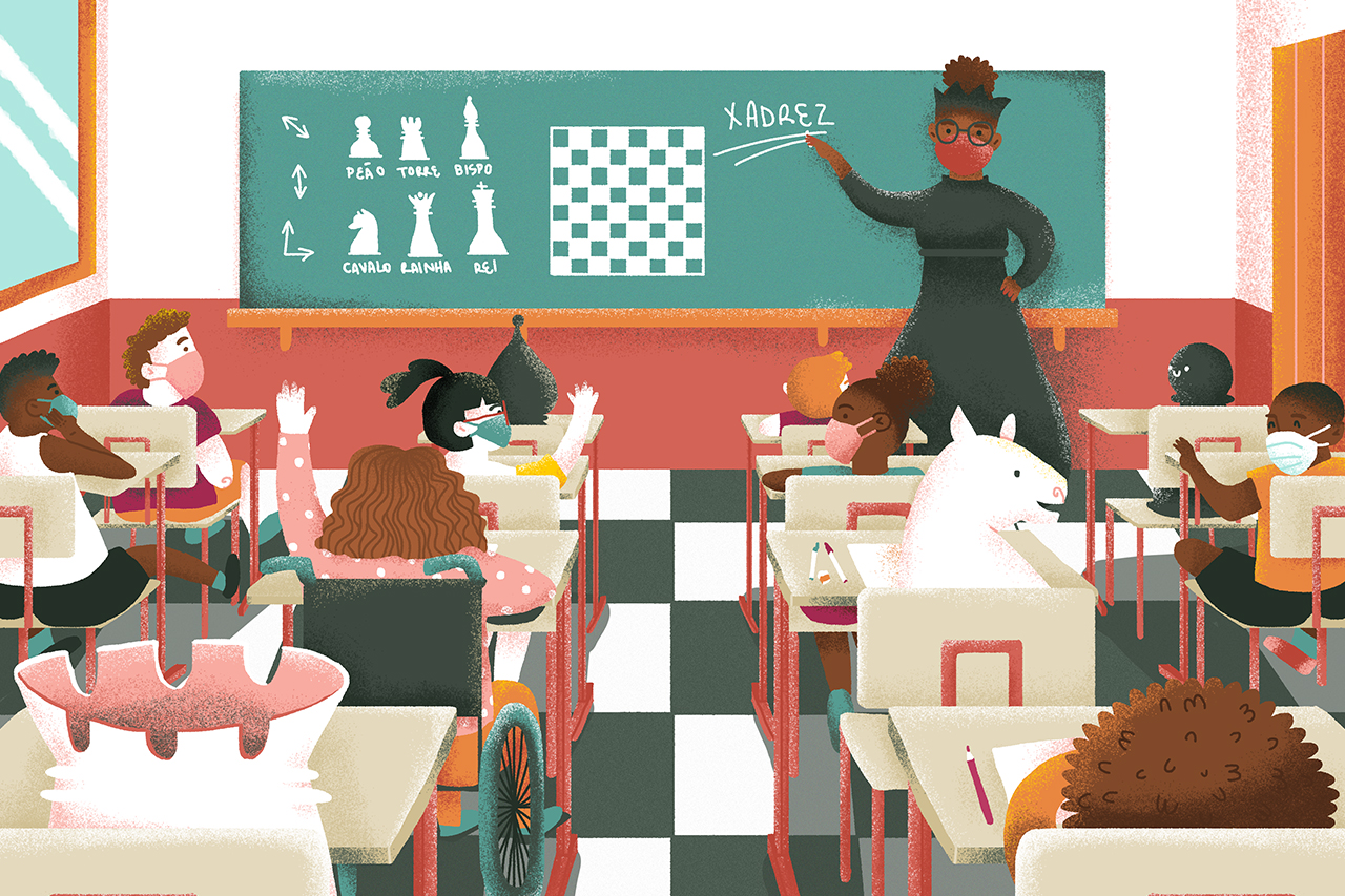 Ilustra&ccedil;&atilde;o de sala de aula com alunos em carteiras e a professora a frente explicando sobre xadrez