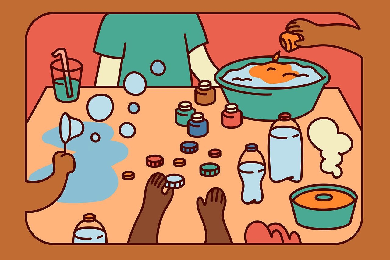 Ilustra&ccedil;&atilde;o de crian&ccedil;as explorando elementos em casa. Sobre a mesa existe &aacute;gua, terra, tinta e um bolo.