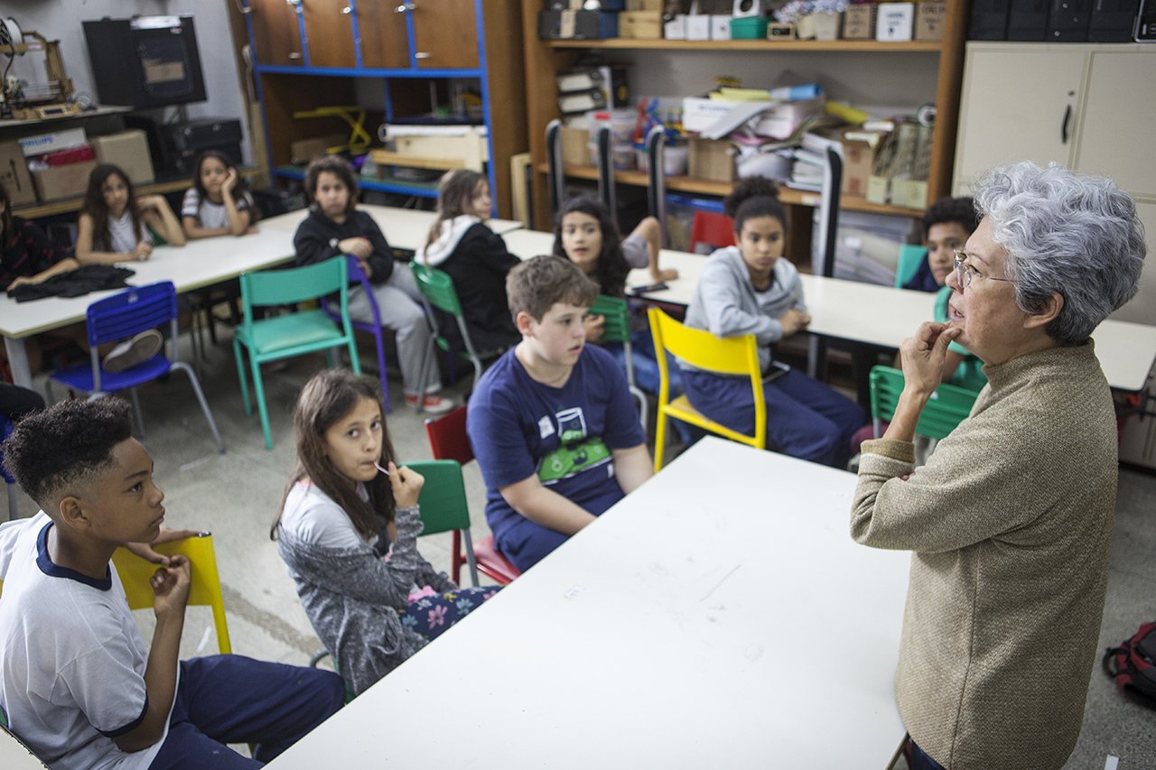Alunos da escola municipal Desembargador Amorim Lima durante uma aula