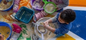 Permita que as crianças explorem